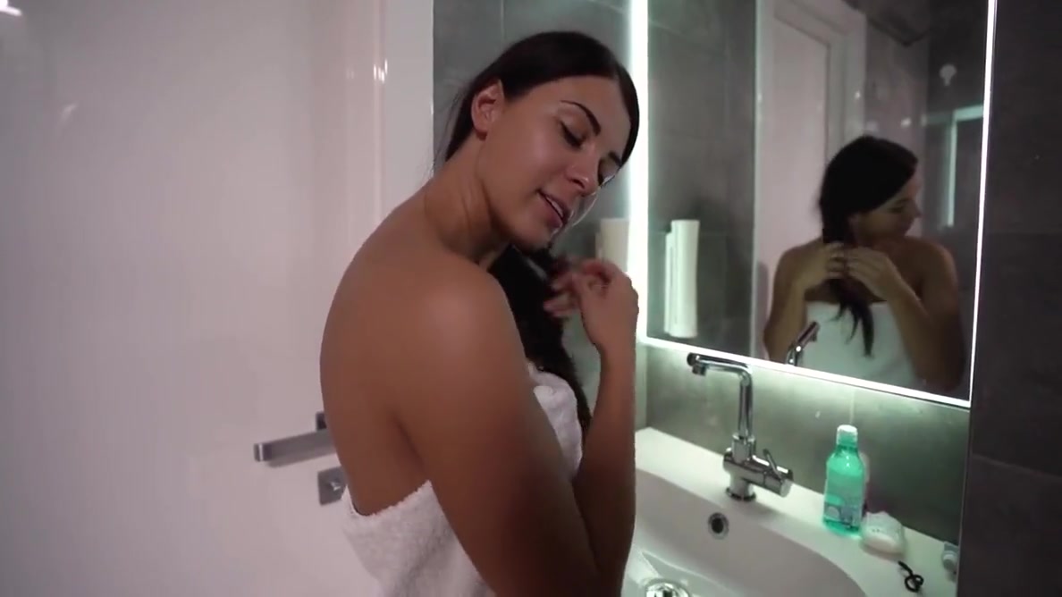 Sexy Girlfriend Sucking Dick And Sensual Fucking In Shower
