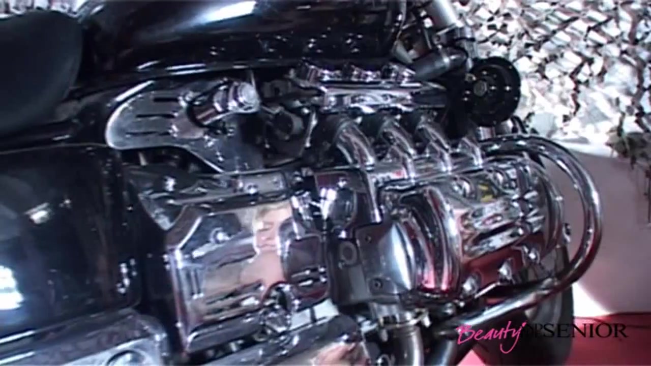 Dirty teen 18+ babe fucking the old mechanic