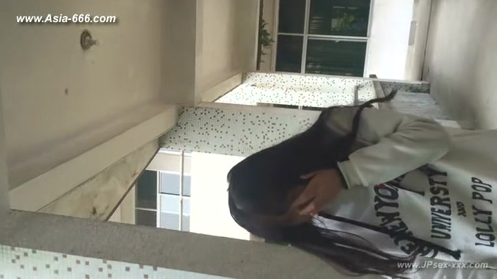 chinese girls go to toilet.106