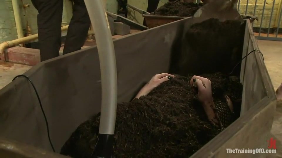 Sophie Monroe aka dolly meatsDay 1-Buried Alive, Humiliated, and Tormented