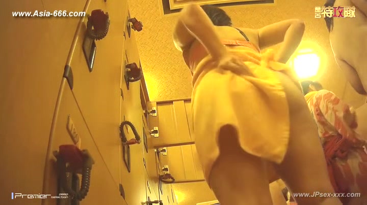 japanese public bathroom changeroom.***