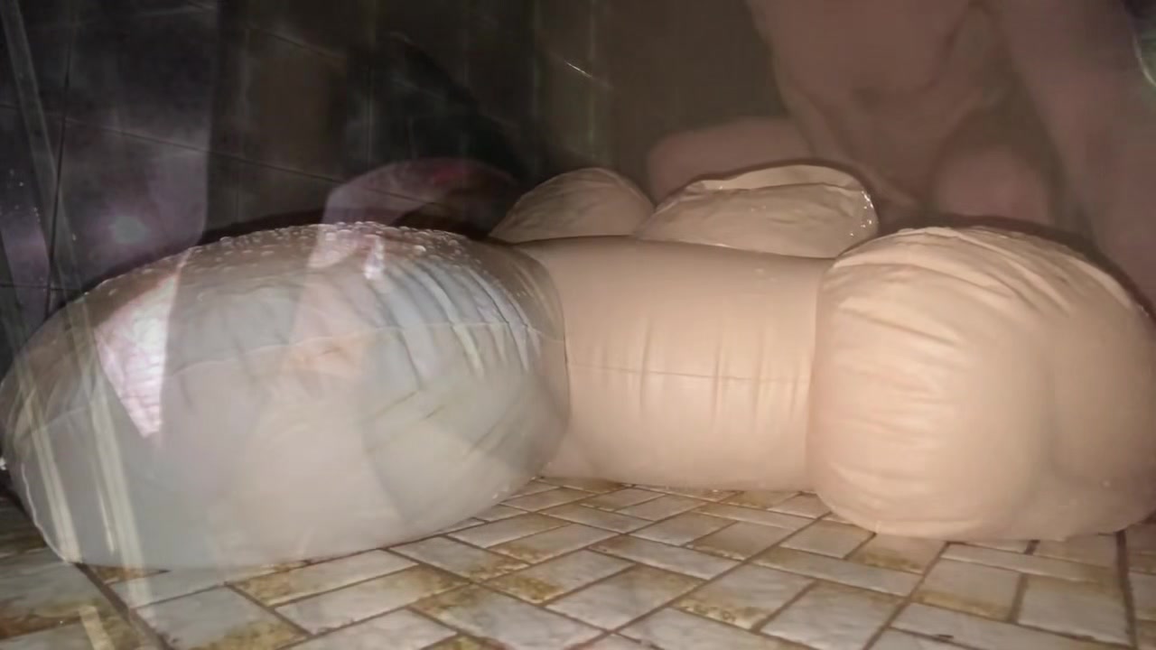 Lofty Leila water-filled inflatable doll fuck