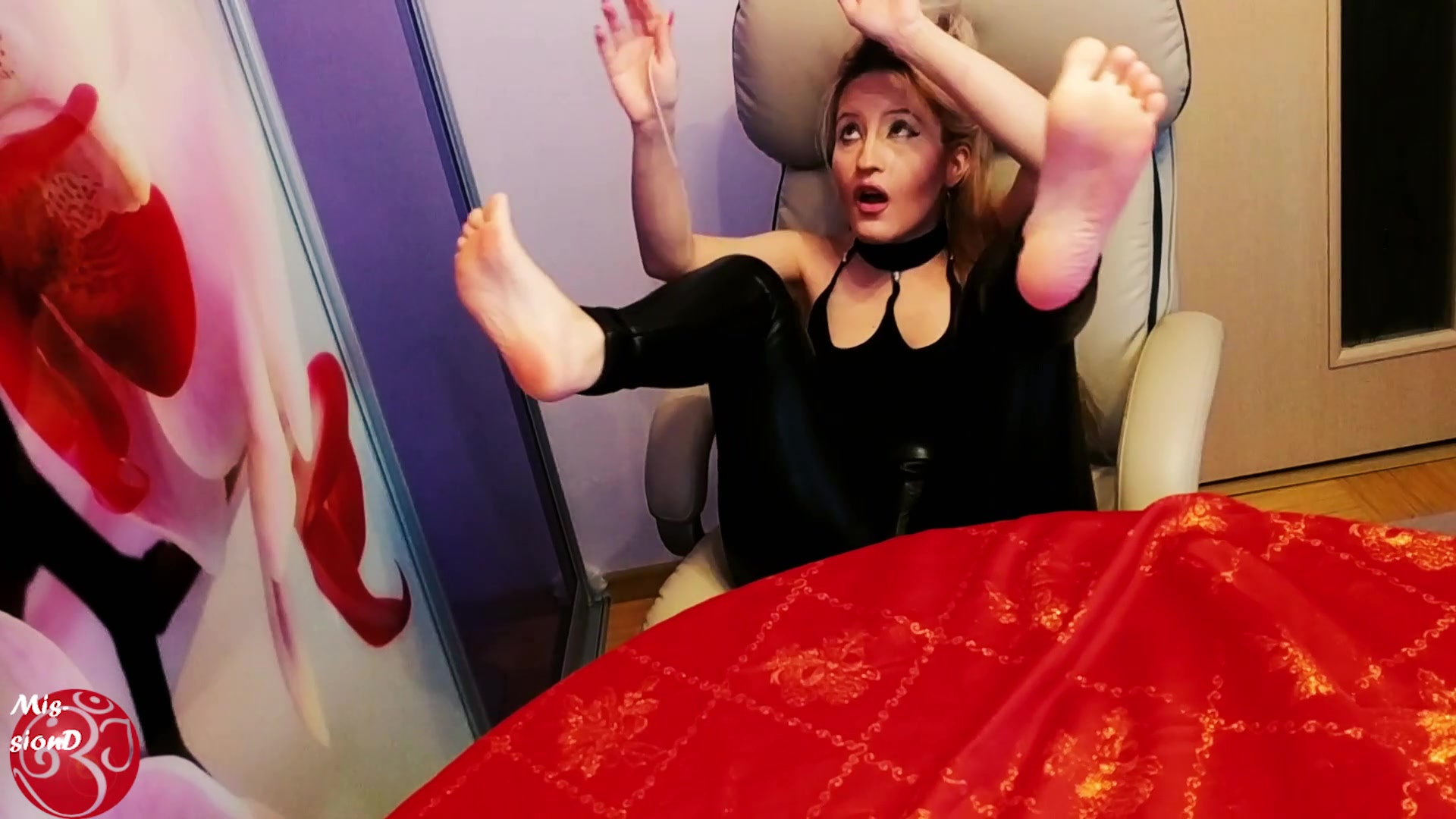Red Balloon Feet Play - Sex Movies Featuring Findom Goaldigger