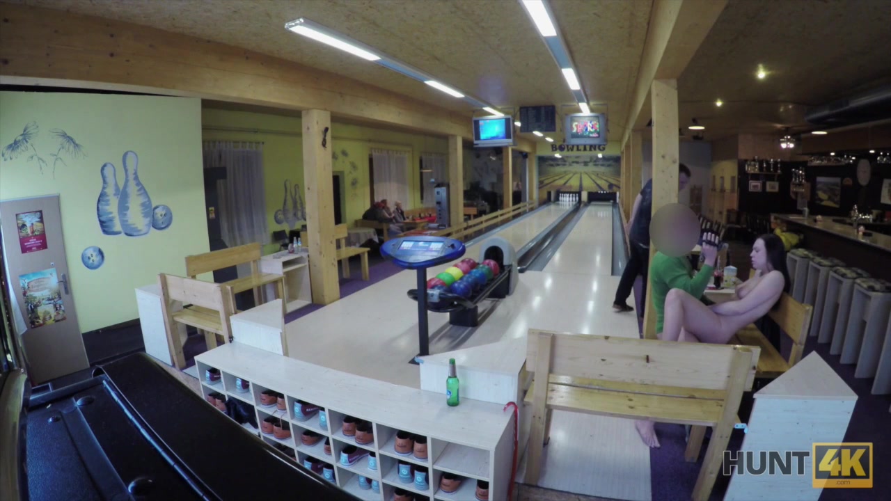 HUNT4K. Sex in a bowling place - I've got strike!