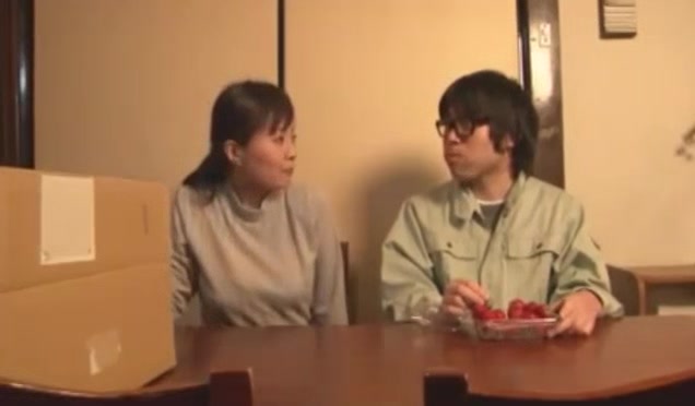 08286 Mature woman in agony
