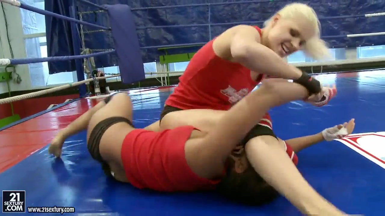 Watch Brandy Smile and Lioness in catfight