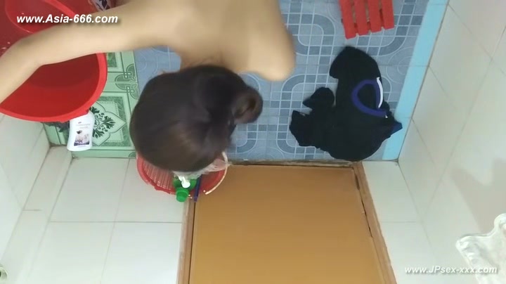 peeping chinese girls bathing.15