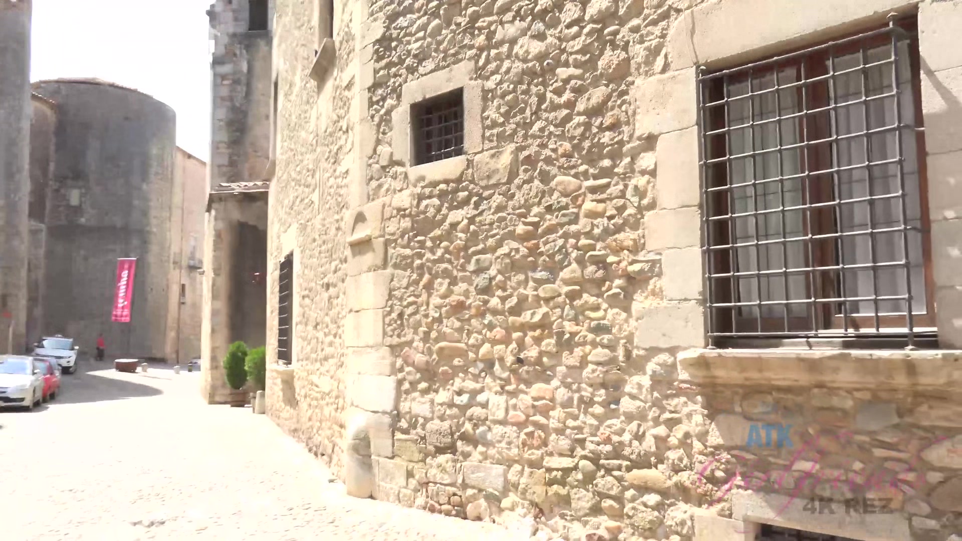 Virtual Vacation Barcelona Yara Skye 3/3
