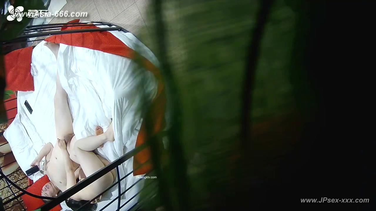 Hackers use the camera to remote monitoring of a lover's home life.634