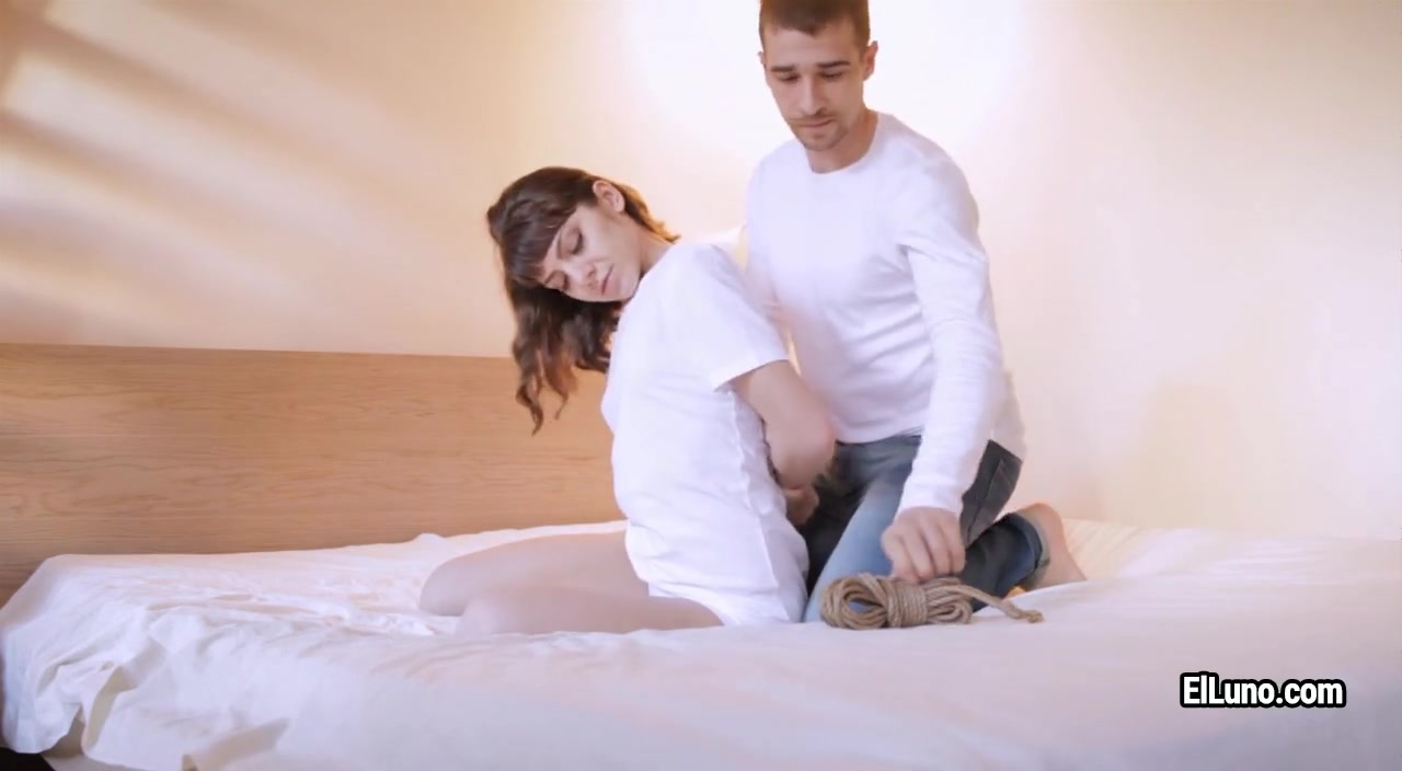 Skinny teen 18+ El Luno takes enjoyment in easy bdsm action with her husband