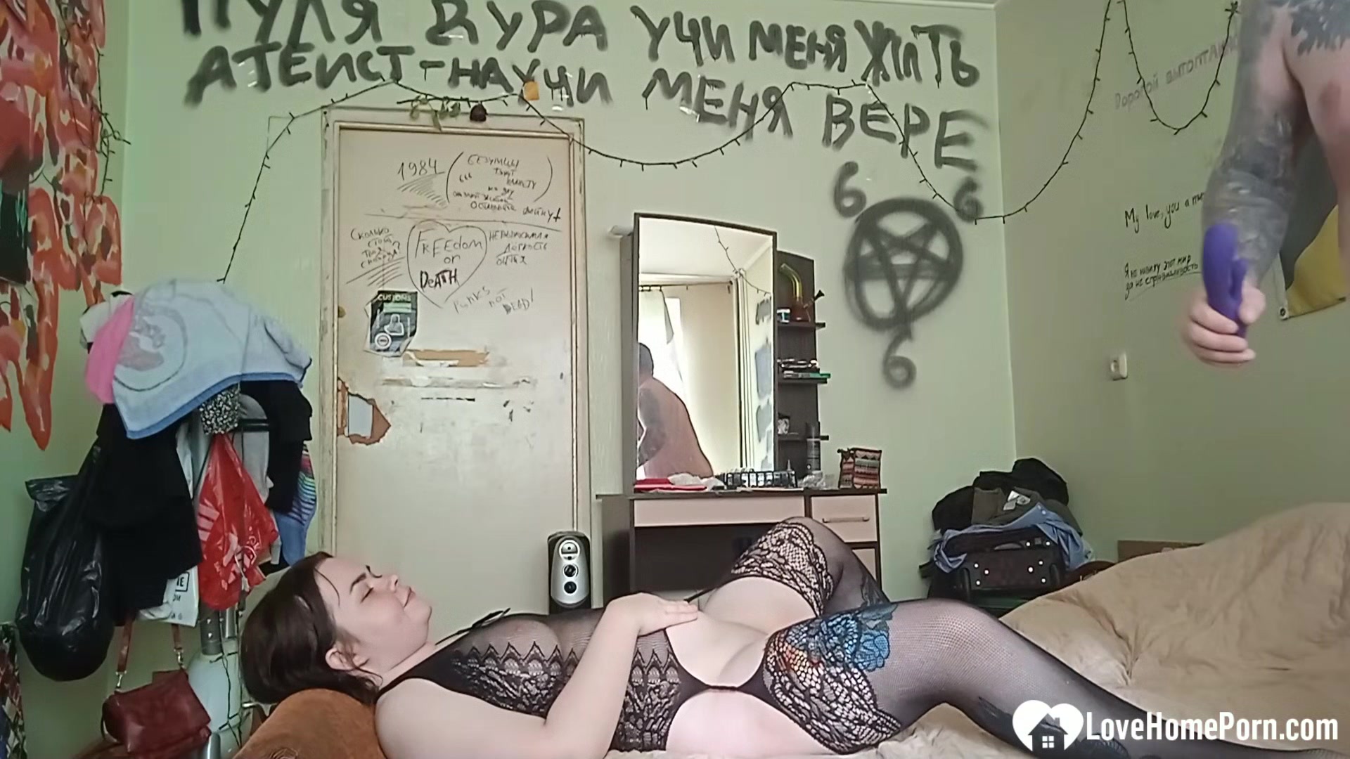 Thick babe gets demolished by a raging boner