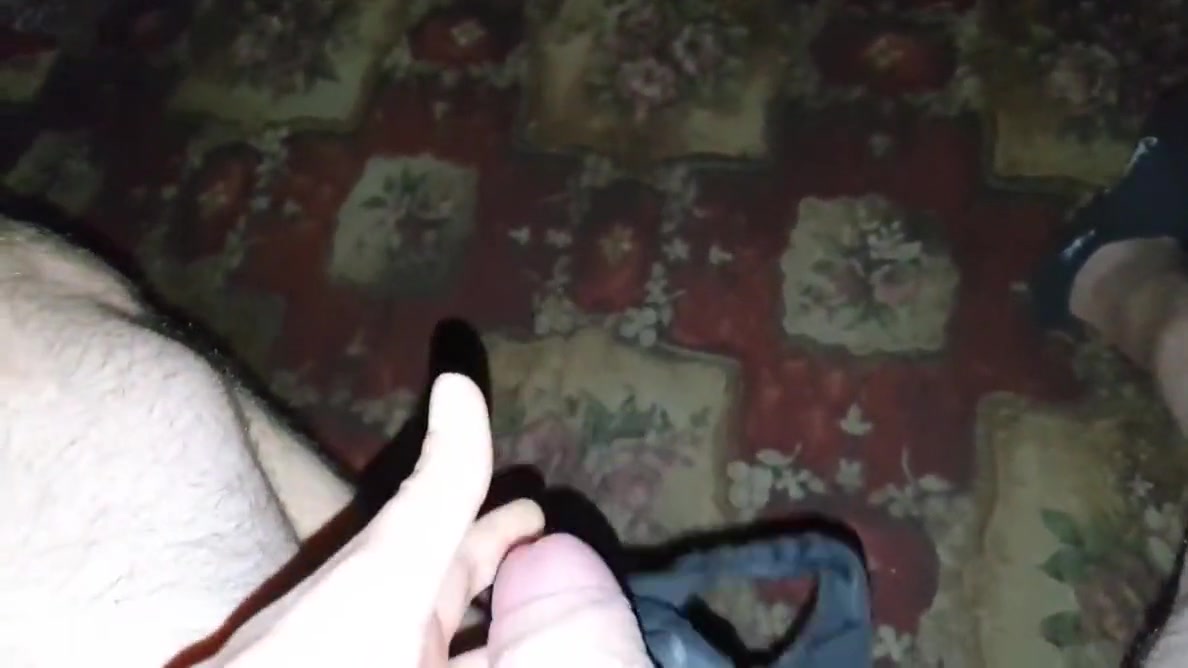 Jerking Off In Mommys Room And Cuming In Her Panties