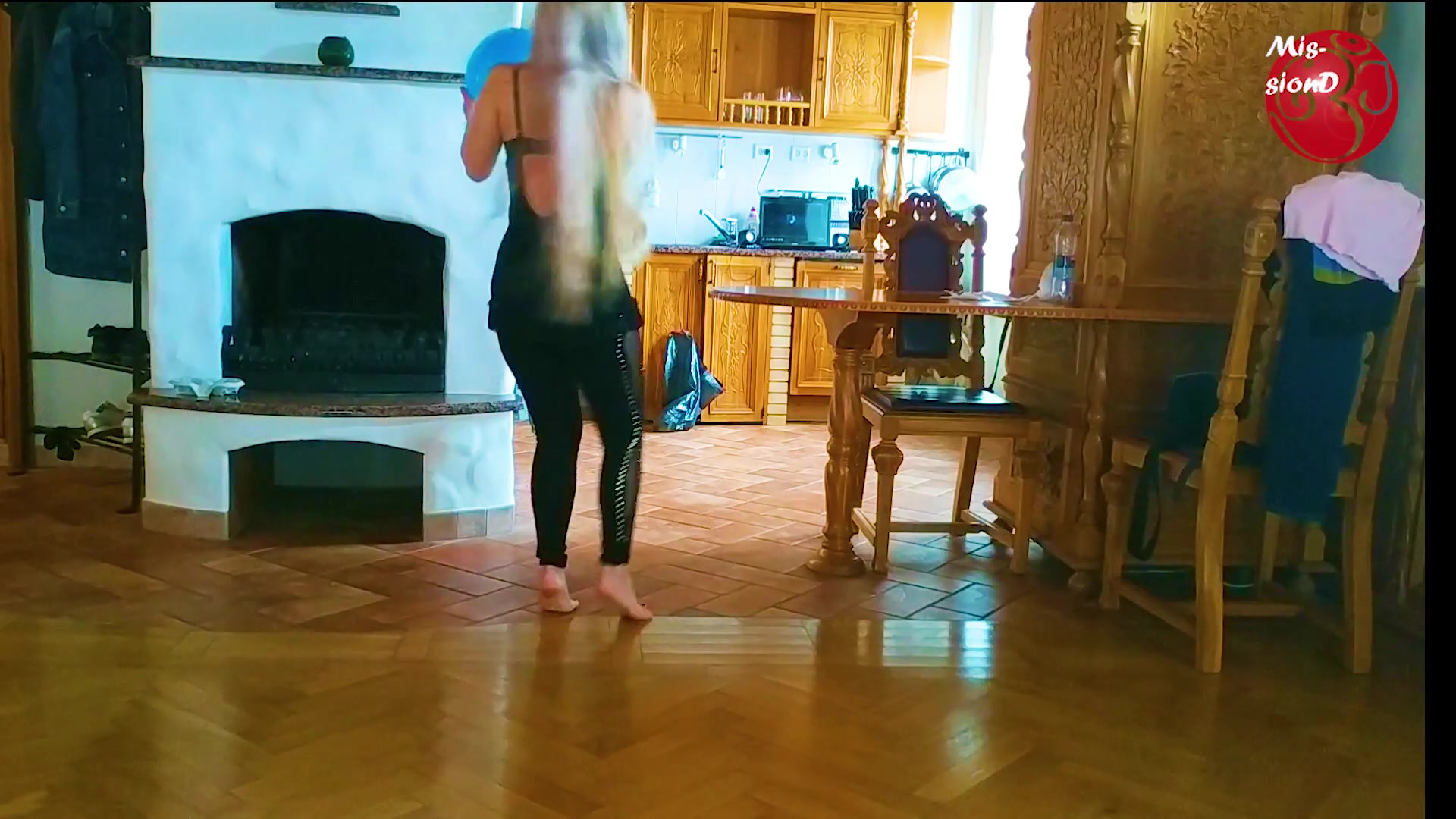 Foot Model With Balloons - Sex Movies Featuring Findom Goaldigger