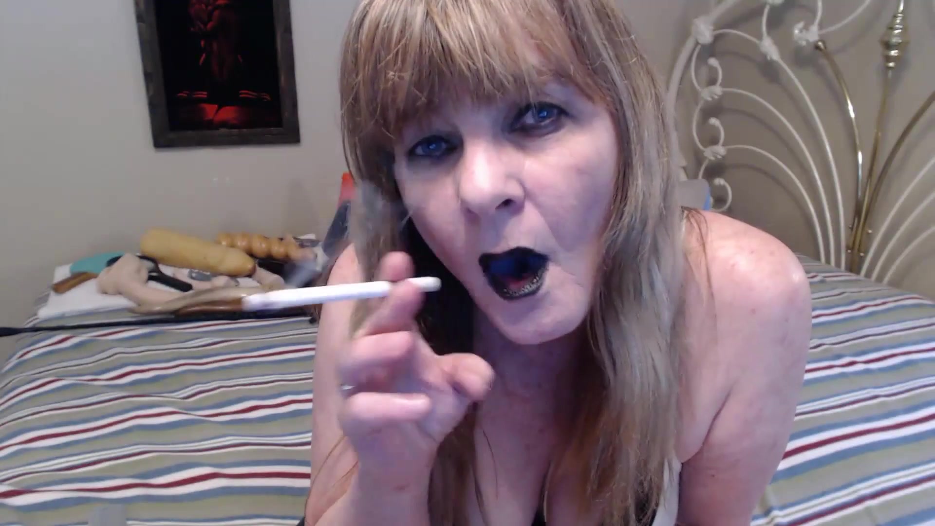 Black Lips Smoking MILF, Cum Watch - TacAmateurs