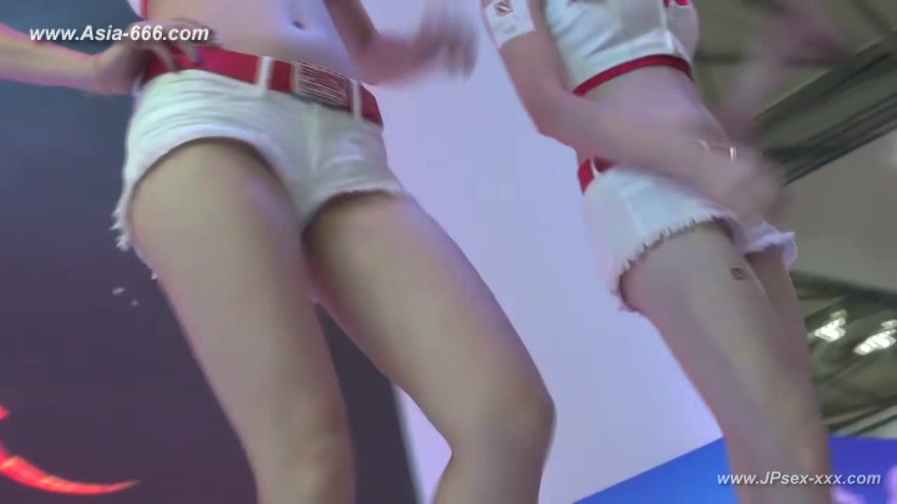 Chinese model in sexy lingerie show.6