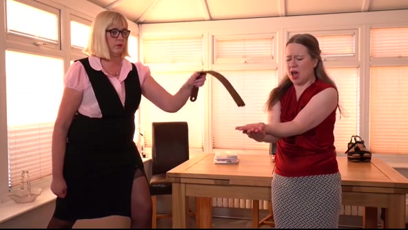 Severe Hand Tawsing For A Thief