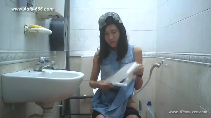 peeping taiwan girls go to toilet