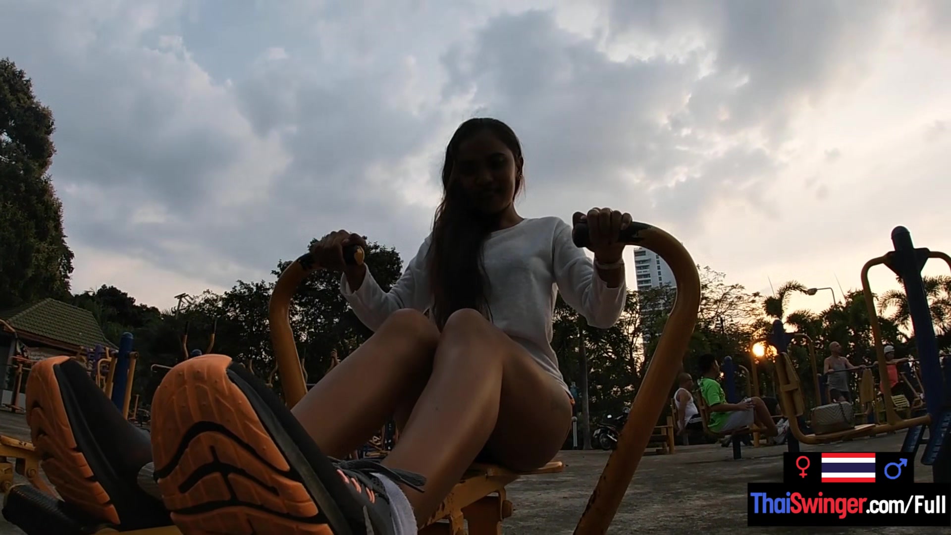 Amateur Thai girlfriend outdoor workout and pov blowjob video