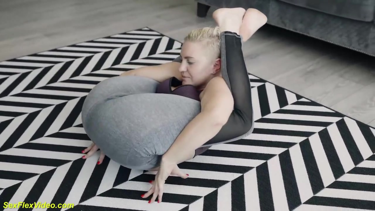 Curvy MILF DP in Flexi Sex Positions