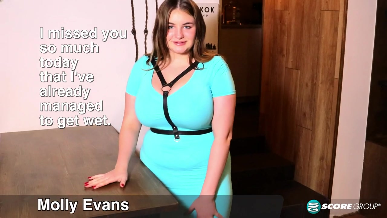 Molly Evans: Voluptuous teen 18+-Next-Door