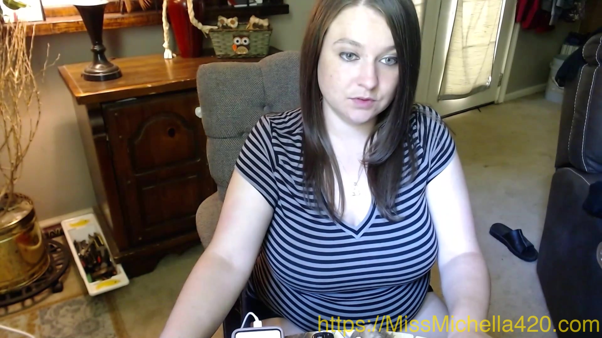 Mistress Loves Using Her Body To Make Sure That Her Beta Bitches Know That They Are Weak And Inferior To Her Always - Missmichella420