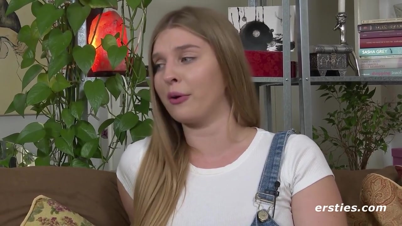 Ariel Prefers To Use Her Fingers When She Masturbates