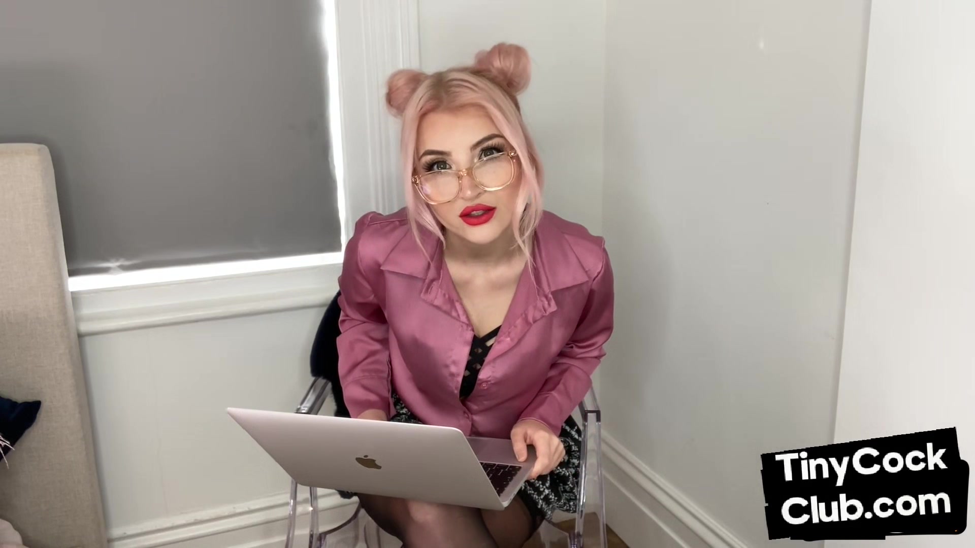 SPH amateur doll humiliates small cocks in solo video