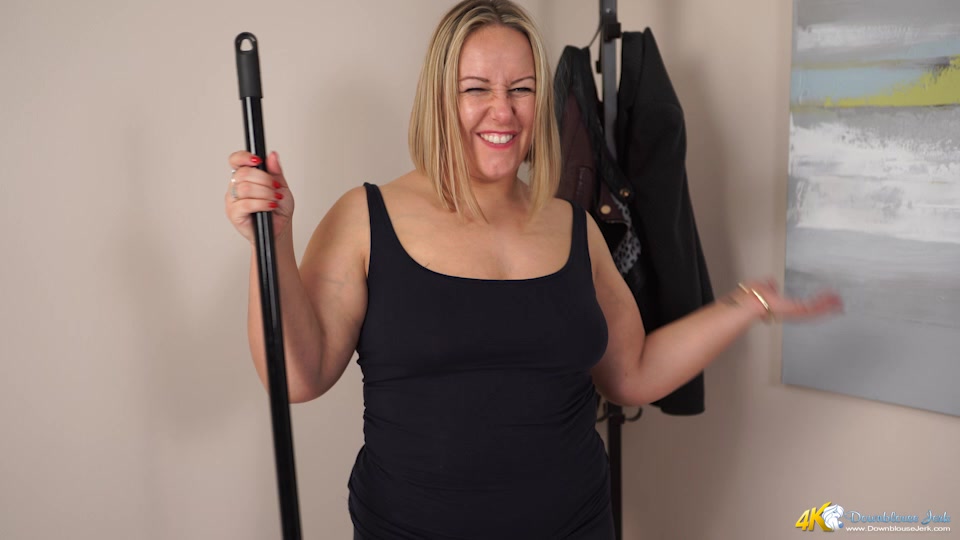 Sweeping Cleavage - DownblouseJerk
