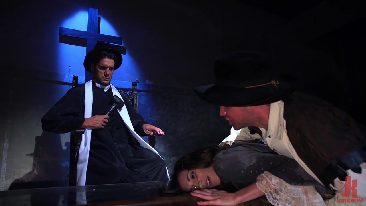 Moka Mora & Ramon Nomar & Will Havoc & Owen Gray & Tarzan in Moka Mora: The Crucible Gangbang - KINK