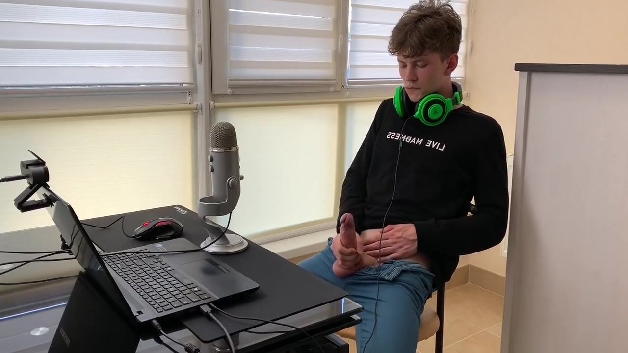Handsome Jock Wanking His Fat Cock Until The Balls Are Drained - Perfect Dick Size - Sweet Boy - Top