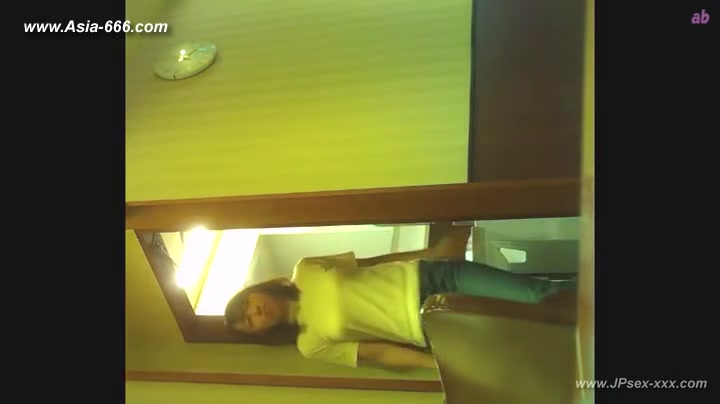 peeping Korean restaurant toilet.34