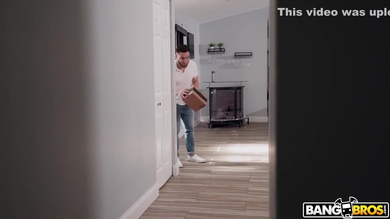 Delivery Deep Inside That Pussy On Pornhd With With Gianna Grey