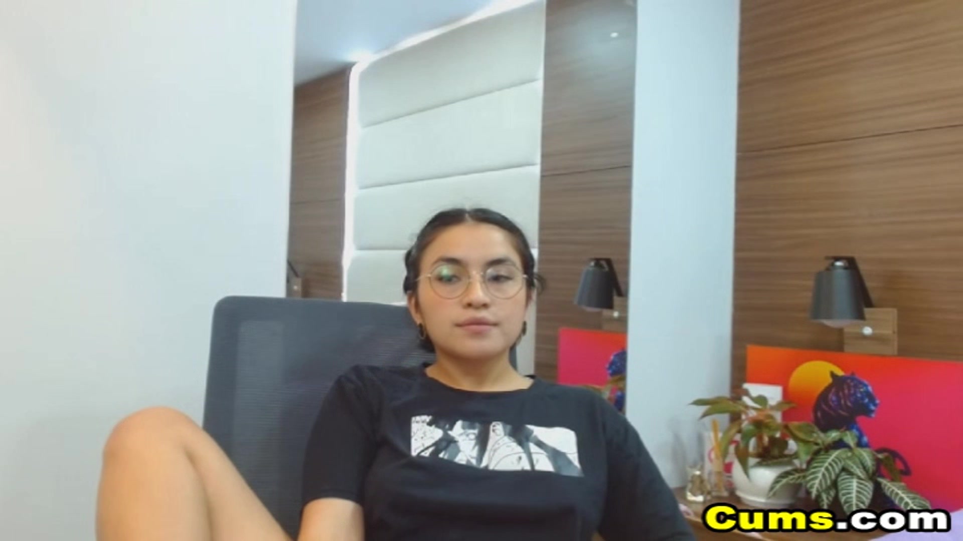 Babe Loves To Fuck A Big Dildo