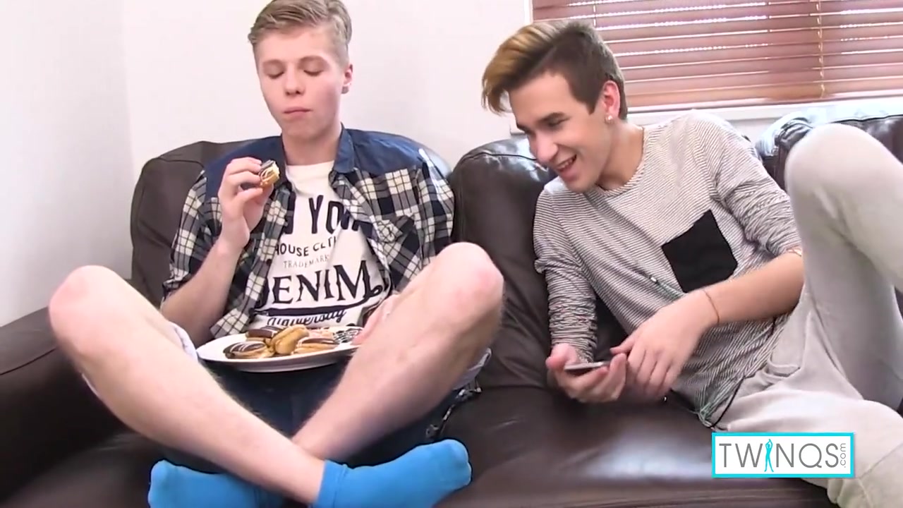 Horny Twink Drills Blonde James Ts Tight Butt!