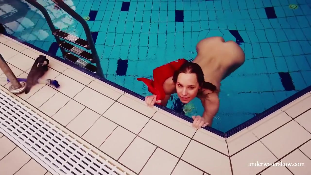 Sexy Naked Twat Avenna Swims Nude In The Pool