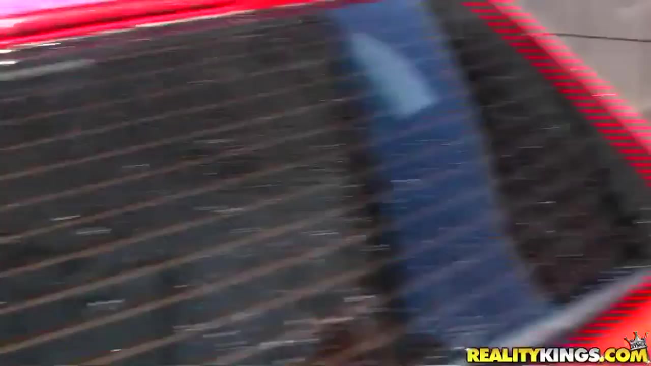 A sexy Aussie girl drives cruises around