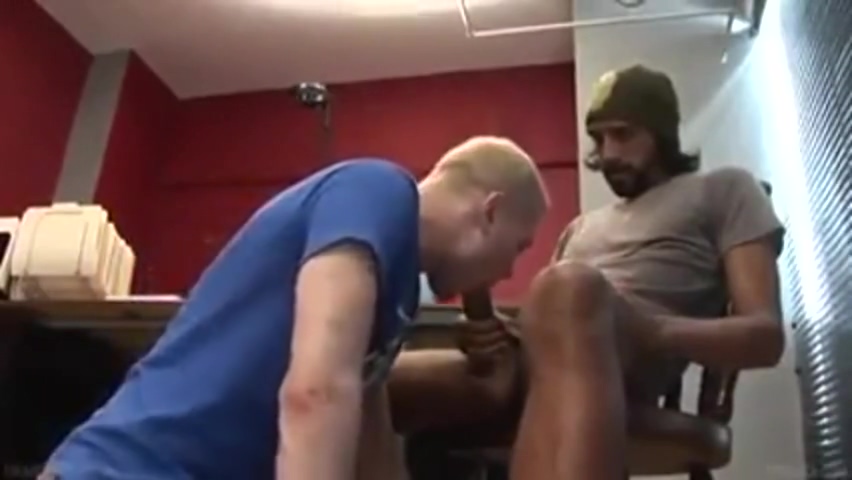 Blue Bailey In Worshipping His Cock