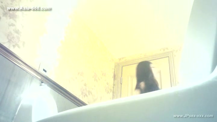 chinese girls go to toilet.103