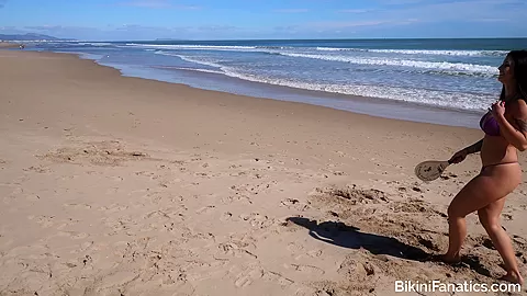 Big ass bikini amateurs playing beach tennis