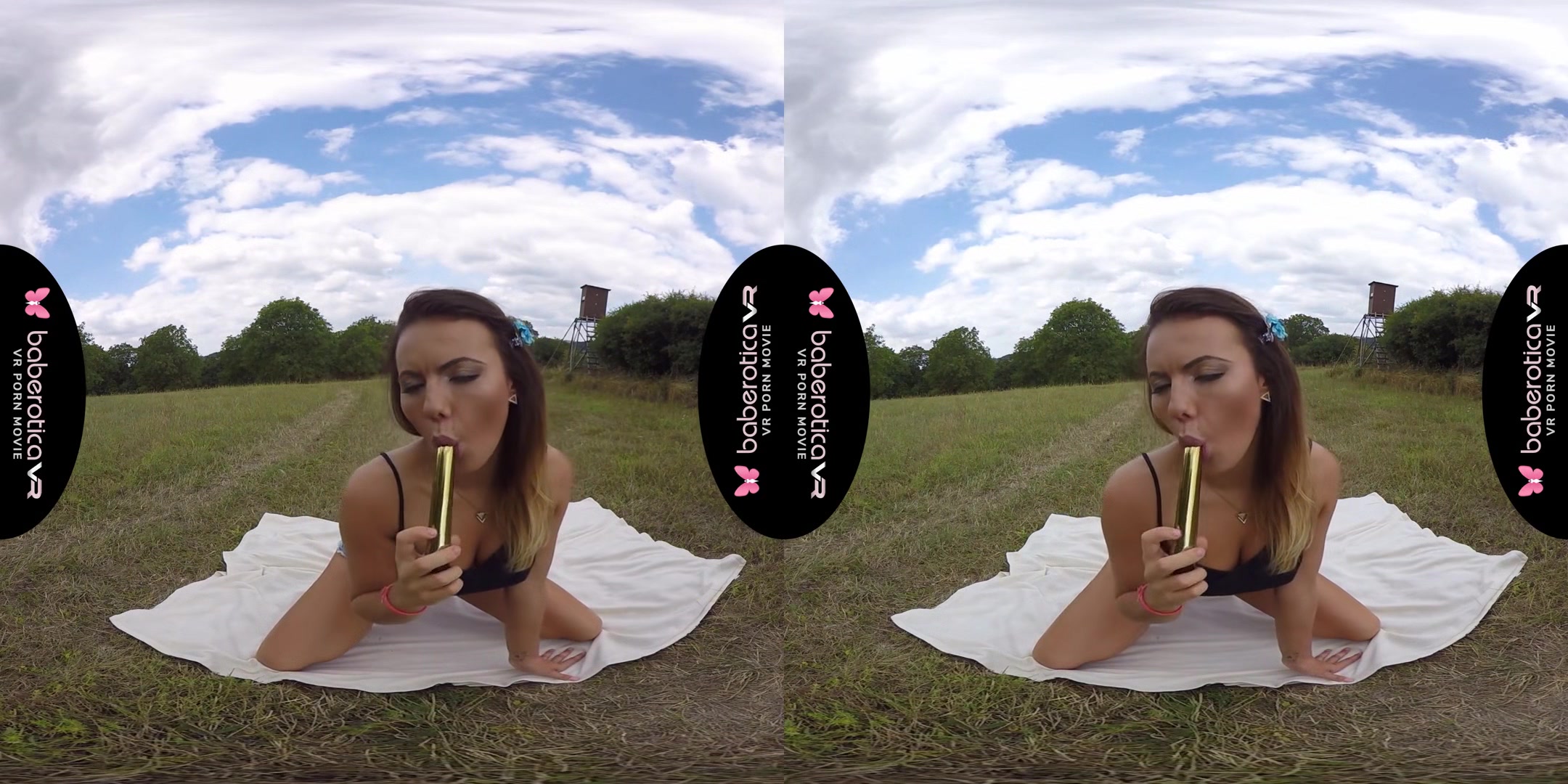 Vanessa Decker Enjoys Outdoor Fun With The New Toy - Sexy Pornstar Outdoor Solo
