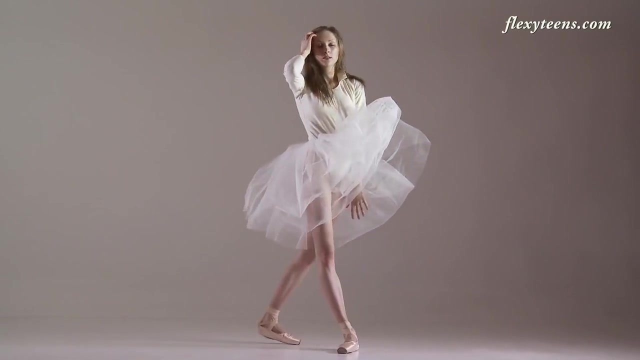 Cute Russian Babe On Backbends And Splits - Ksyuha Zavituha