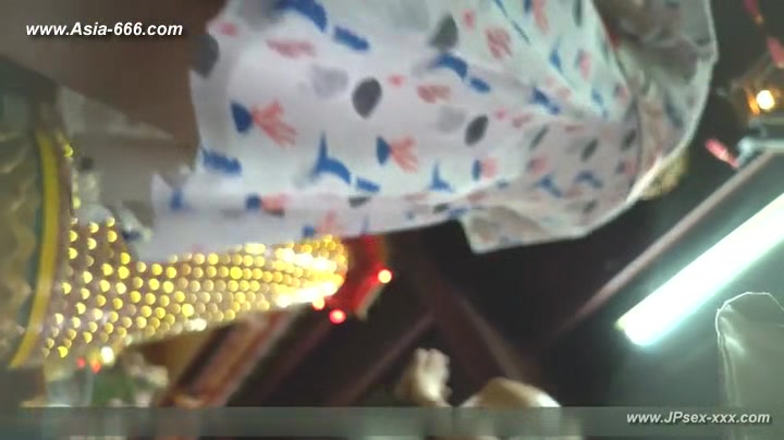 peeping chinese amateur upskirt.40