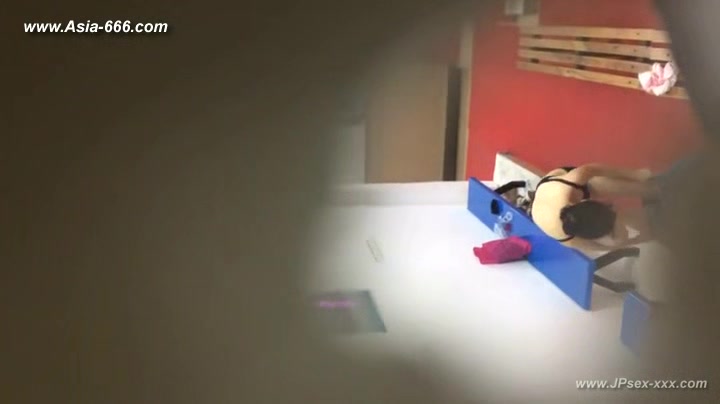 peeping chinese girls bathing.18