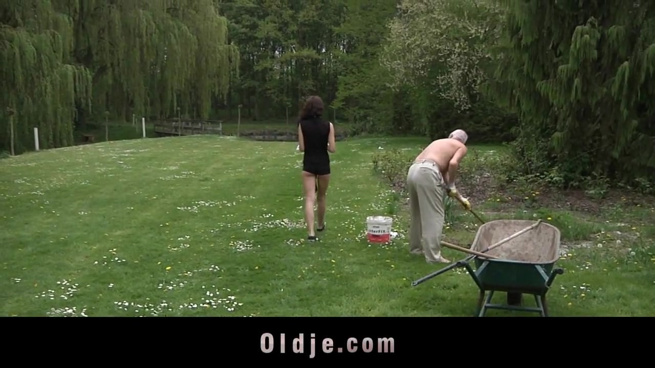 Hussy young brunette lures and fucks am old bone
