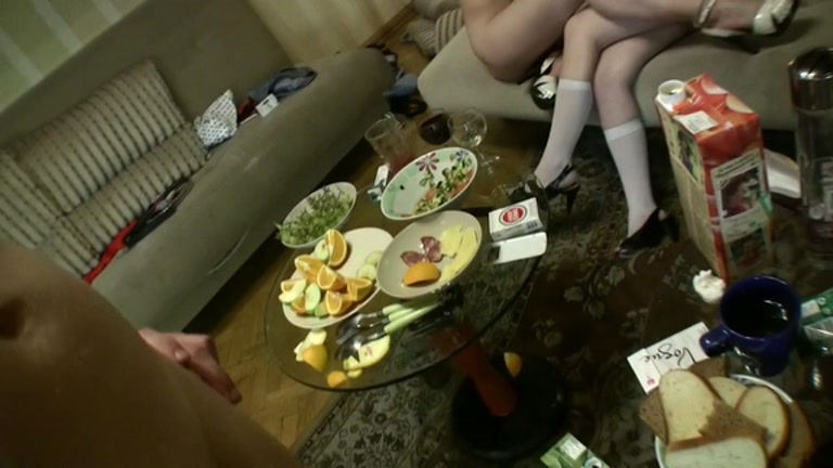 Hawt college bitches smokin', drinking and fucking weenies