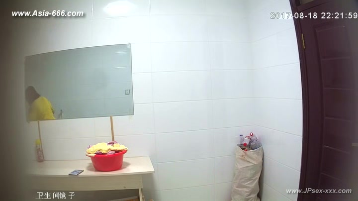 peeping chinese girls bathing.29