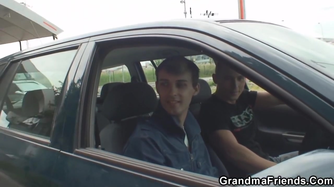 Picked Up Old Mature Woman Takes Dp
