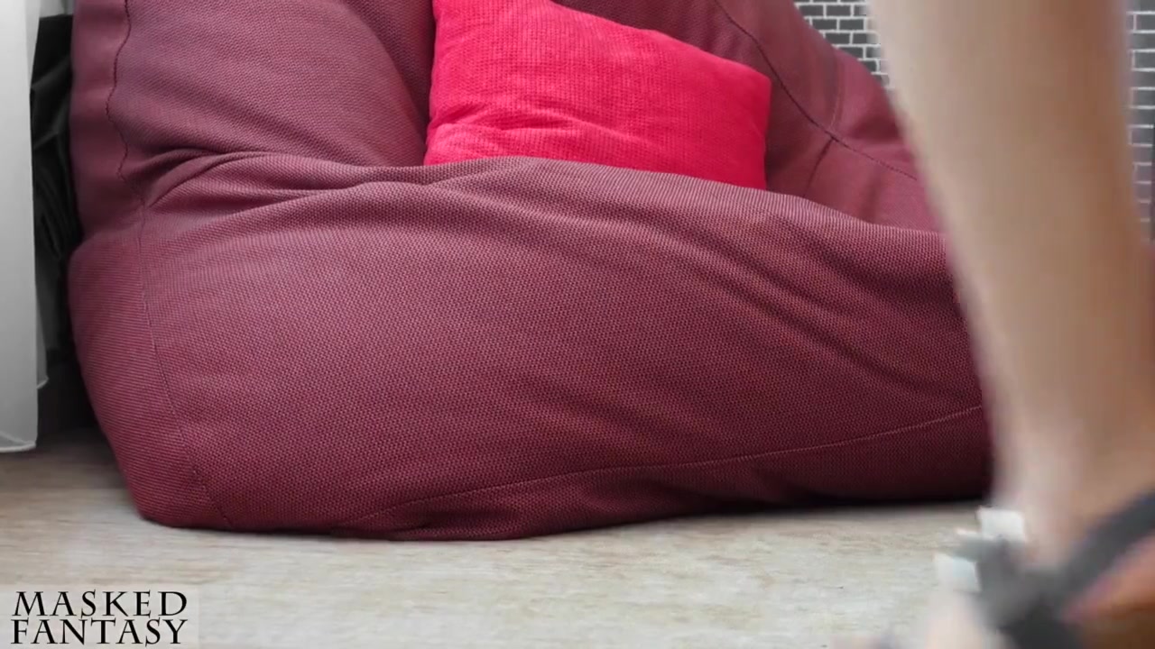 This Milf Gets Horny When Looking Sex Videos At And Starts Masturbating Her Pussy