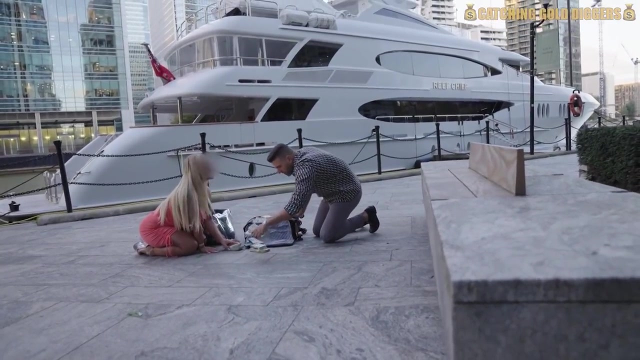 Hot Blonde British Pawg Fucks A Stranger She Just Met For A