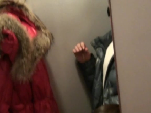 Unfathomable risky blow job in the fitting room